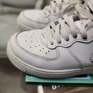 Nike shoes kids youth 1.5